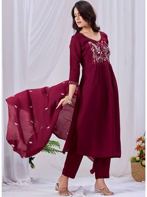 Women's maroon embroidered mul kurta pant dupatta set with pocket | handwork ethnic wear for women 2