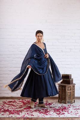 Navy blue scallop border anarkali kurta set for women 2