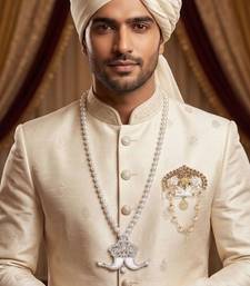 white one-layerd groom mala brooch – gold plated 