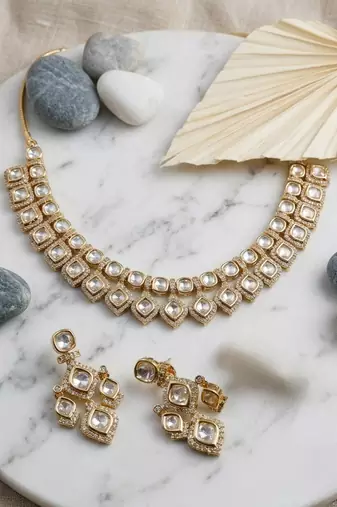 Gold-plated kundan choker necklace set with earrings for women