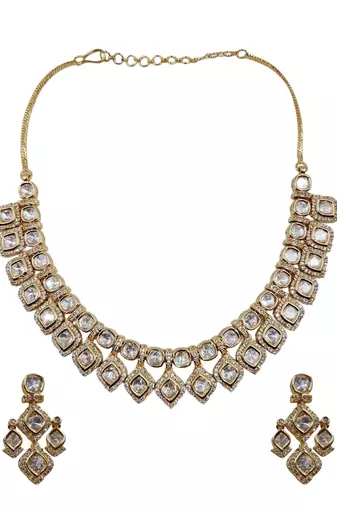 Gold-plated kundan choker necklace set with earrings for women