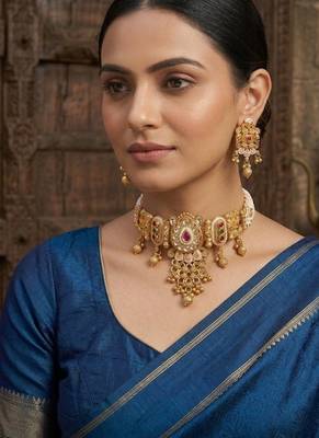 Traditional kundan meenakari choker jewelry set for women 1
