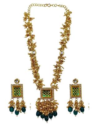 Gold plated green kundan necklace set with earrings for women 4