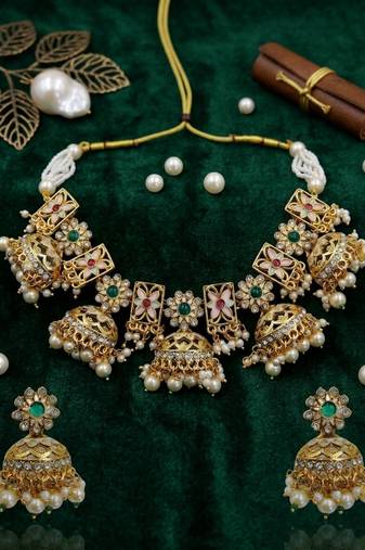 Traditional gold-plated kundan & meenakari choker jewellery set for women