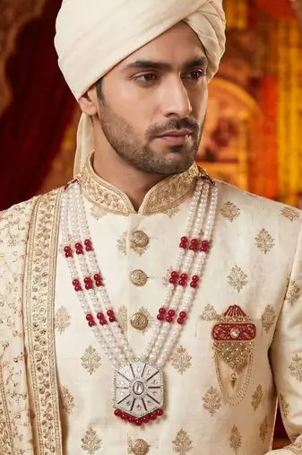 Pearl-Beaded Dulha Moti Mala Haar Necklace With Elegant Brooch