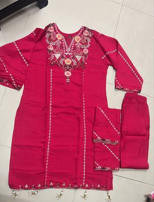 embroidered p.v. chanderi kurti pant dupatta set 5