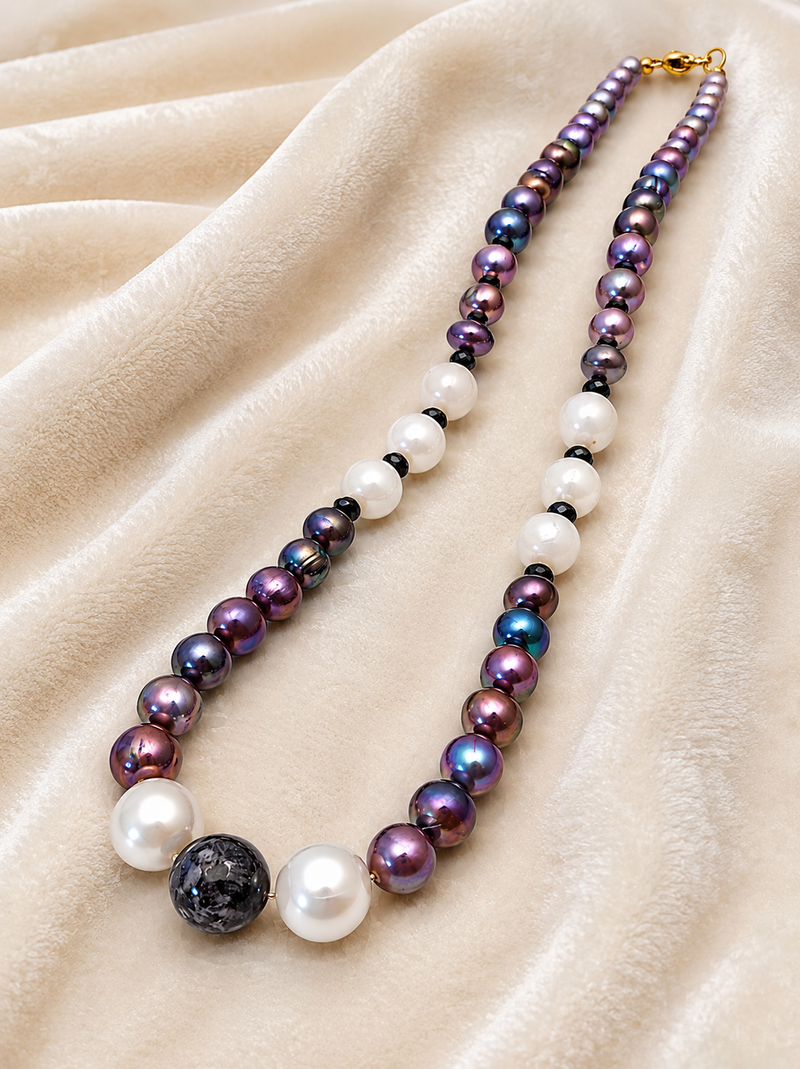 Beaded pearl necklace, multicolour, freshwater pearls with moonstone and black onyx, gold-tone clasp, elegant jewellery