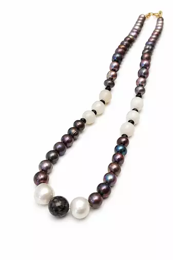 Beaded pearl necklace, multicolour, freshwater pearls with moonstone and black onyx, gold-tone clasp, elegant jewellery