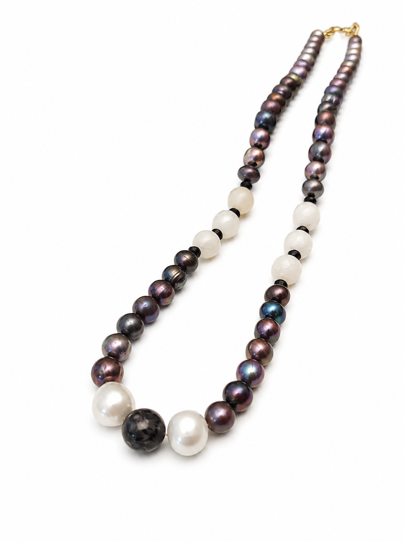 Beaded pearl necklace, multicolour, freshwater pearls with moonstone and black onyx, gold-tone clasp, elegant jewellery