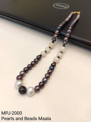 Beaded pearl necklace, multicolour, freshwater pearls with moonstone and black onyx, gold-tone clasp, elegant jewellery 4