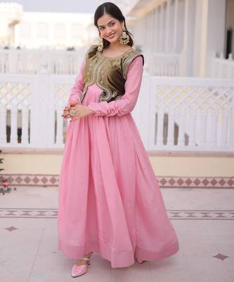 Pink chanderi gown with embroidery beats work 4