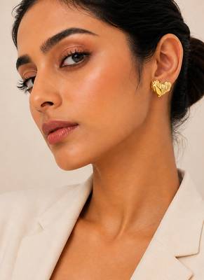 Gold ribbed wave heart stud earrings 1