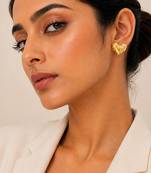 Gold ribbed wave heart stud earrings