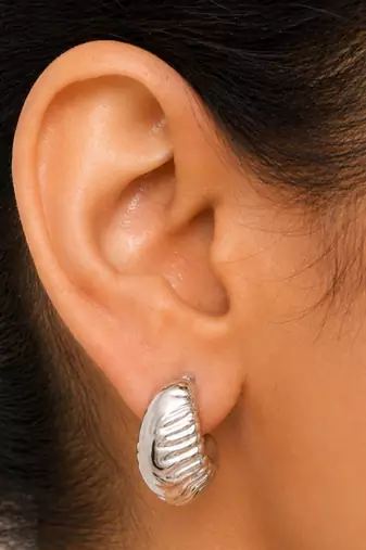 Silver ribbed leaf drop earrings