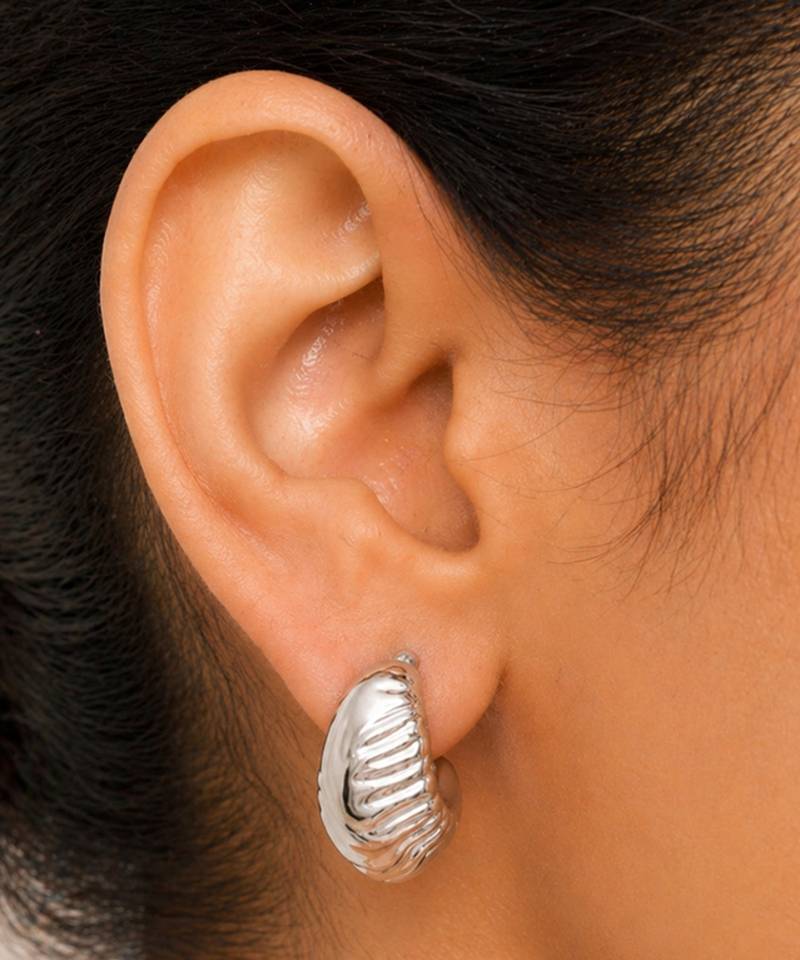 Silver ribbed leaf drop earrings
