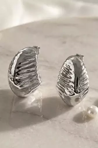 Silver ribbed leaf drop earrings