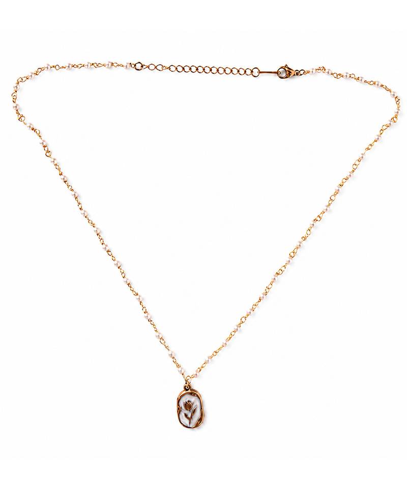Gold chaand oval shell pendant necklace