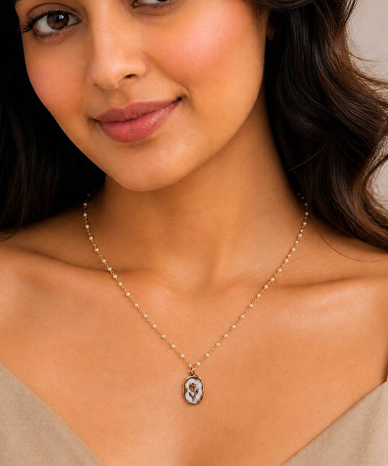 Gold chaand oval shell pendant necklace