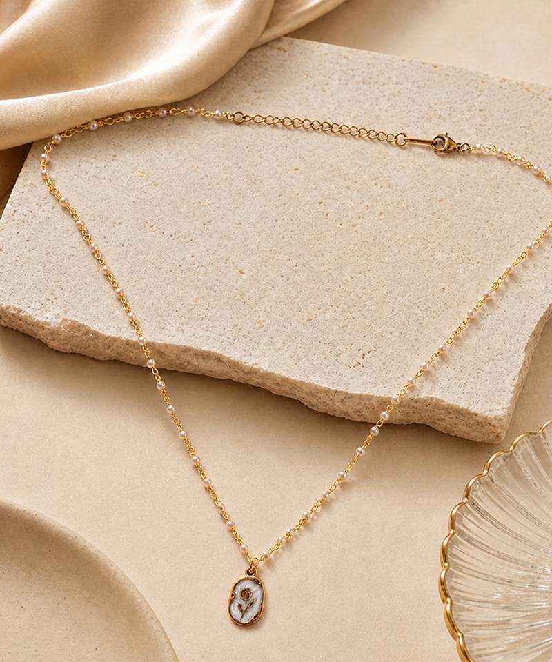 Gold chaand oval shell pendant necklace