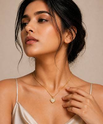 Gold heart pendant necklace 1