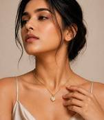 Gold heart pendant necklace