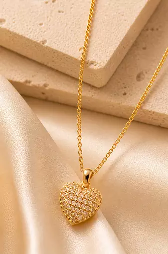 Gold heart pendant necklace