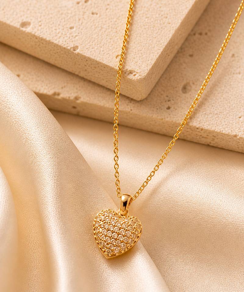 Gold heart pendant necklace
