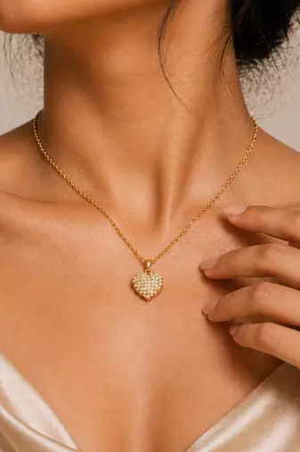 Gold heart pendant necklace