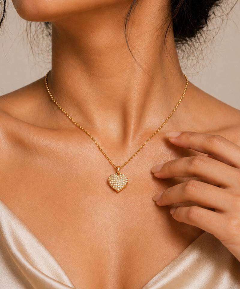 Gold heart pendant necklace