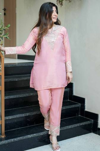 Women's Gorgeous Embroidery Work Simmer Silk Fabric Straight Kurta Pant