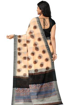 Dark off white spiral printed saree 3