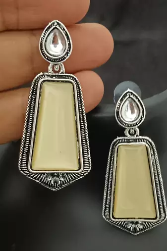 Cream monalisa cz stones silver plated earrings set