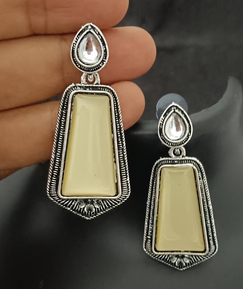 Cream monalisa cz stones silver plated earrings set