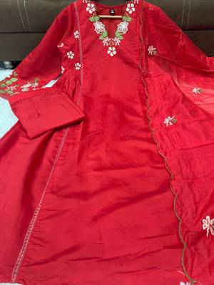 Designer red ethnic suit set with floral hand-embroidered borders dupatta 4