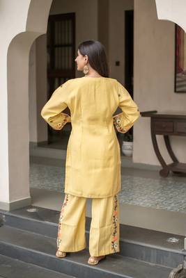 Women's Beautiful Thread Work French Crepe Fabric Straight Kurta Pant Set 4