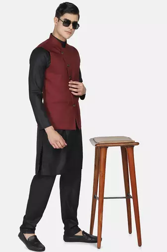 Mens solid black kurta pyjama set with maroon jacket