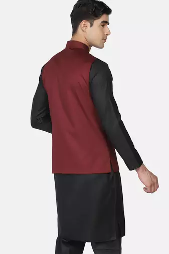 Mens solid black kurta pyjama set with maroon jacket