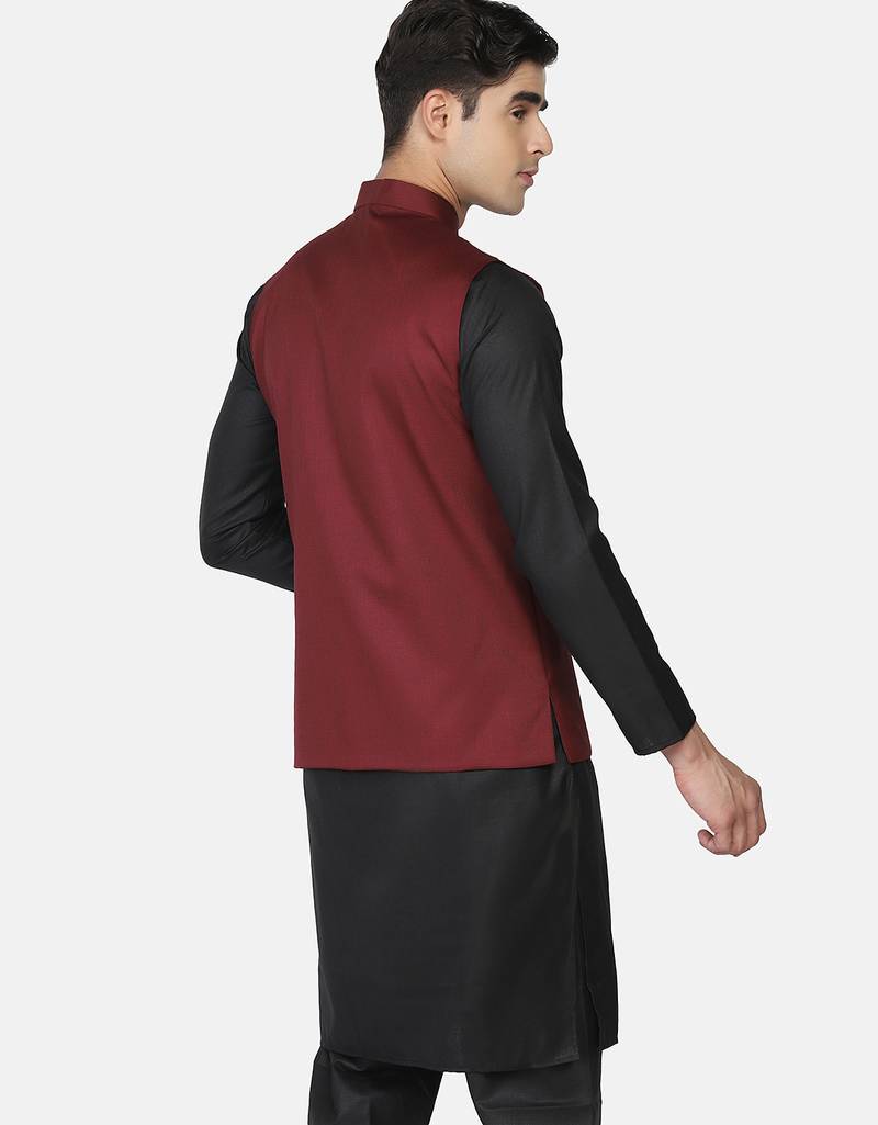 Mens solid black kurta pyjama set with maroon jacket