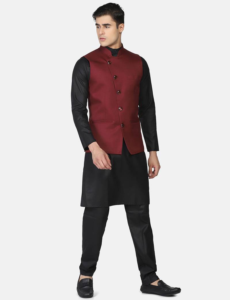 Mens solid black kurta pyjama set with maroon jacket