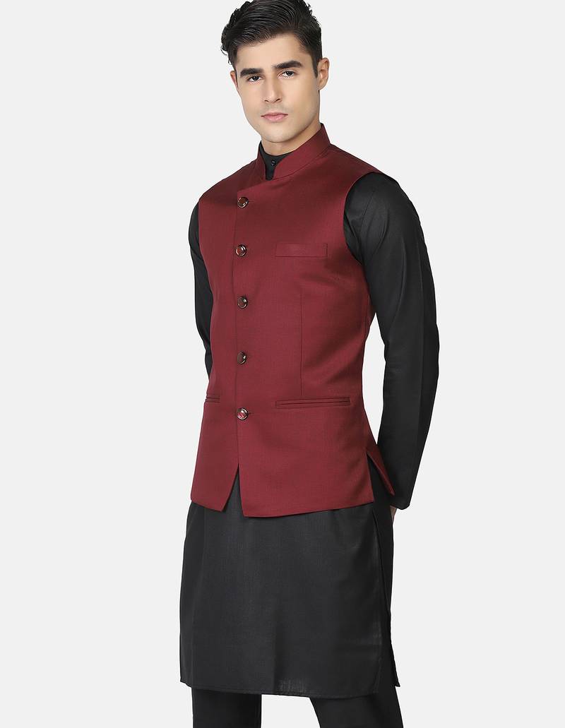 Mens solid black kurta pyjama set with maroon jacket