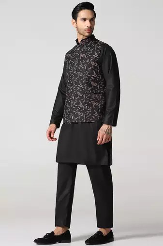 Mens solid kurta pyjama set with leaf printed nehru jacket