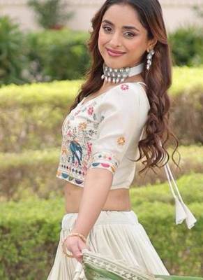 off white silk embroidered lehenga with green dupatta 4