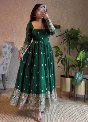 Dark green heavy flared wedding wear anarkali salwar kameez 2