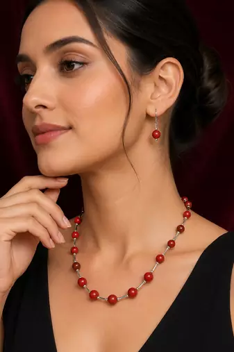 Red beaded necklace and earring jewellery set, silver-tone chain, drop earrings