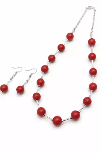 Red beaded necklace and earring jewellery set, silver-tone chain, drop earrings