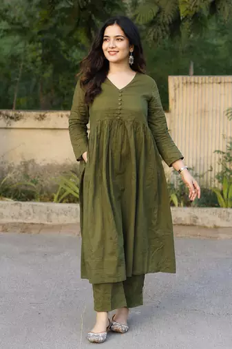 Olive green v-neck gathered kurta with pants