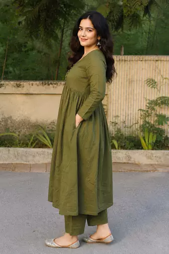 Olive green v-neck gathered kurta with pants