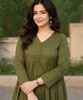 Olive green v-neck gathered kurta with pants 4