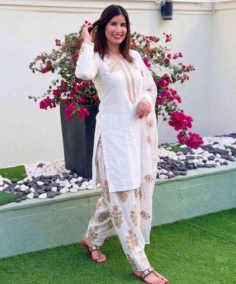 White silk blend embroidered kurta-sets