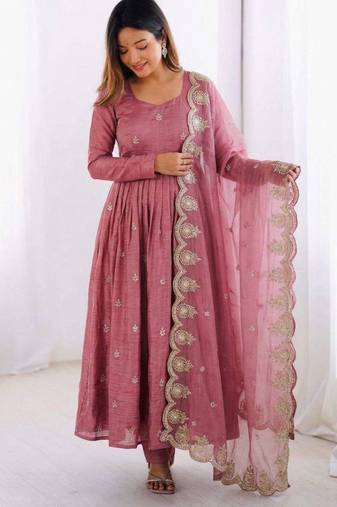 Pink silk blend embroidered kurta-sets
